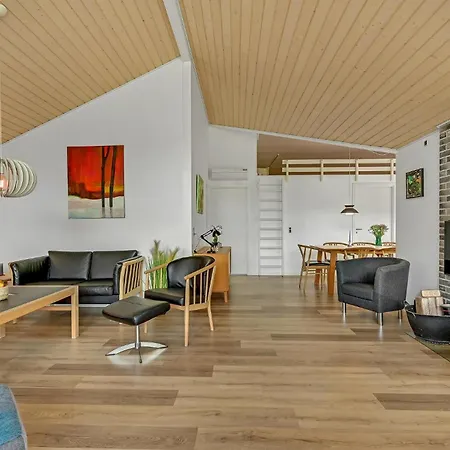 Four-bedroom In Rudkobing 度假居 Spodsbjerg