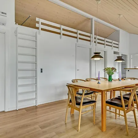 בית נופש Four-bedroom In Rudkobing