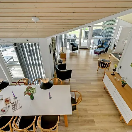 بيت للعطل 4 Bedroom Amazing Home In Rudkobing Spodsbjerg