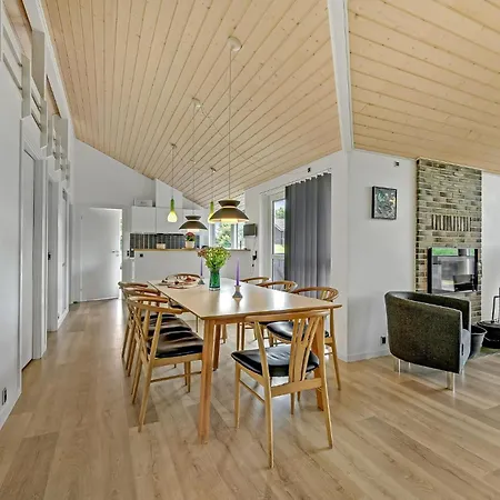 4 Bedroom Amazing In Rudkobing