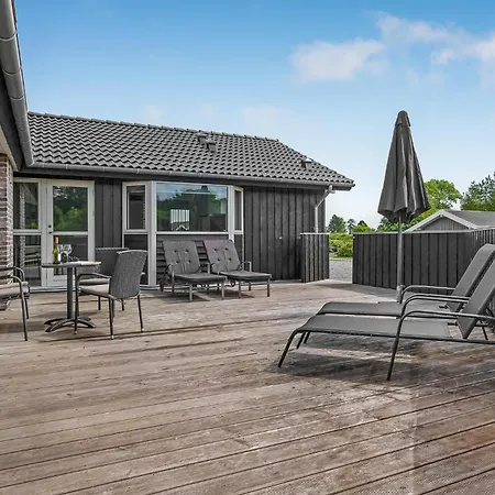 度假居 Four-bedroom In Rudkobing *